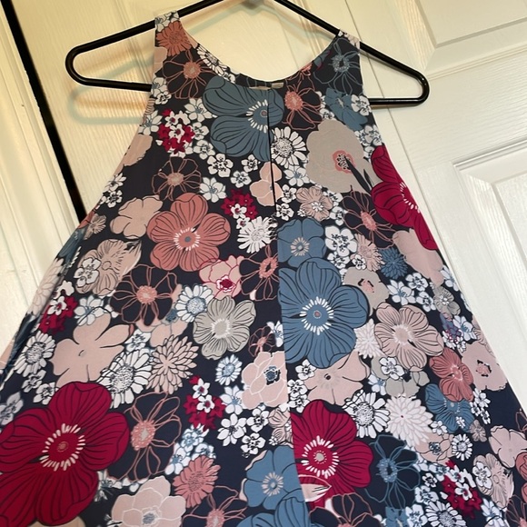 LOFT Tops - Women’s L LOFT Pink/gray Floral Tank. Lined flowy T back. Peek-a-boo bust